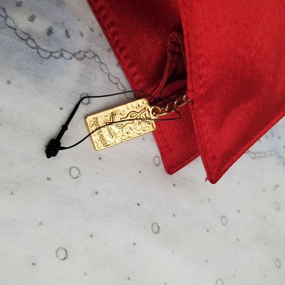 Yves Saint Laurent Parfums Cosmet case. - Picture 12 of 12